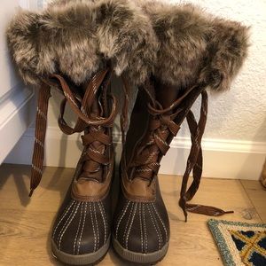 London Fog winter snow boots with fur trim